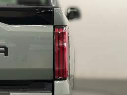 Toyota Tundra 4WD Platinum CrewMax 5.5' Bed (Natl) 2026