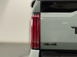 Toyota Tundra 4WD Platinum CrewMax 5.5' Bed (Natl) 2026