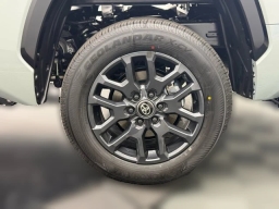 Toyota Tundra 4WD Platinum CrewMax 5.5' Bed (Natl) 2026