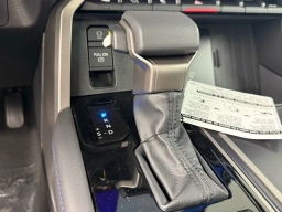 Toyota Tundra 4WD Platinum CrewMax 5.5' Bed (Natl) 2026