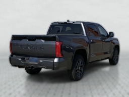 Toyota Tundra 4WD Platinum CrewMax 5.5' Bed (Natl) 2026