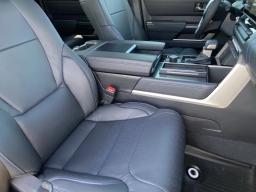 Toyota Tundra 4WD Platinum CrewMax 5.5' Bed (Natl) 2026