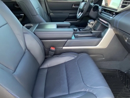 Toyota Tundra 4WD Platinum CrewMax 5.5' Bed (Natl) 2026