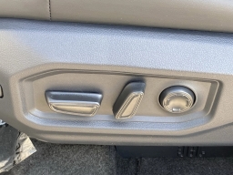 Toyota Tundra 4WD Platinum CrewMax 5.5' Bed (Natl) 2026