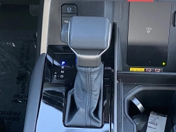 Toyota Tundra 4WD Platinum CrewMax 5.5' Bed (Natl) 2026