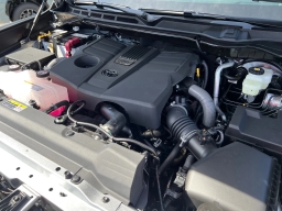 Toyota Tundra 4WD Platinum CrewMax 5.5' Bed (Natl) 2026