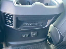 Toyota Tundra 4WD Platinum CrewMax 5.5' Bed (Natl) 2026