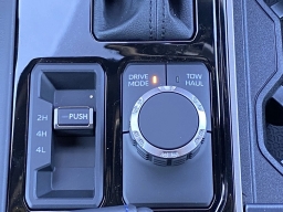 Toyota Tundra 4WD Platinum Hybrid CrewMax 5.5' Bed (Natl) 2026