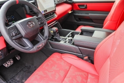 Toyota Tundra 4WD TRD Pro Hybrid CrewMax 5.5' Bed (Natl) 2026