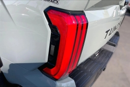 Toyota Tundra 4WD Limited CrewMax 5.5' Bed (Natl) 2026