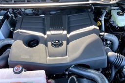 Toyota Tundra 4WD Limited CrewMax 5.5' Bed (Natl) 2026