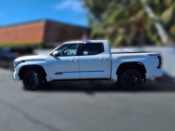 Toyota Tundra 4WD Platinum CrewMax 5.5' Bed (Natl) 2026