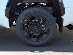 Toyota Tundra 4WD Platinum CrewMax 5.5' Bed (Natl) 2026