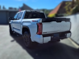 Toyota Tundra 4WD Platinum CrewMax 5.5' Bed (Natl) 2026