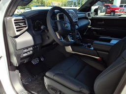Toyota Tundra 4WD Platinum CrewMax 5.5' Bed (Natl) 2026