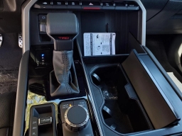 Toyota Tundra 4WD Platinum CrewMax 5.5' Bed (Natl) 2026