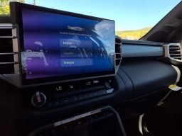 Toyota Tundra 4WD Platinum CrewMax 5.5' Bed (Natl) 2026