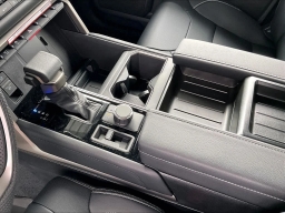 Toyota Tundra 4WD Limited CrewMax 5.5' Bed (Natl) 2026