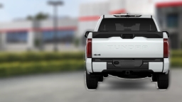 Toyota Tundra 4WD Platinum CrewMax 5.5' Bed (Natl) 2026