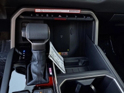 Toyota Tundra 4WD Limited CrewMax 5.5' Bed (Natl) 2026