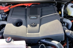 Toyota Tundra 4WD Limited Hybrid CrewMax 5.5' Bed (Natl) 2026