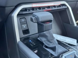 Toyota Tundra 4WD Limited Hybrid CrewMax 5.5' Bed (Natl) 2026