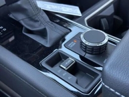 Toyota Tundra 4WD Limited Hybrid CrewMax 5.5' Bed (Natl) 2026