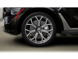 BMW X7 xDrive40i Sports Activity Vehicle 2026