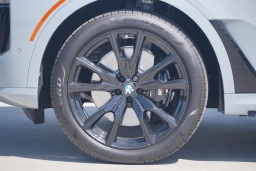 BMW X7 xDrive40i Sports Activity Vehicle 2026