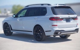 BMW X7 xDrive40i Sports Activity Vehicle 2026