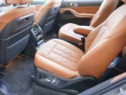 BMW X7 xDrive40i Sports Activity Vehicle 2026