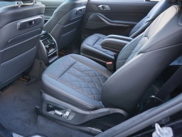 BMW X7 xDrive40i Sports Activity Vehicle 2026