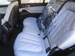 BMW X7 xDrive40i Sports Activity Vehicle 2026