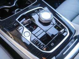 BMW X7 xDrive40i Sports Activity Vehicle 2026