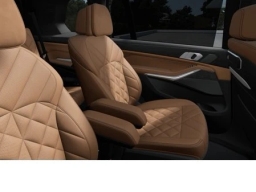 BMW X7 xDrive40i Sports Activity Vehicle 2026