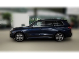 BMW X7 xDrive40i Sports Activity Vehicle 2026