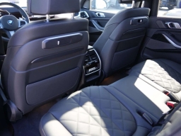 BMW X7 xDrive40i Sports Activity Vehicle 2026