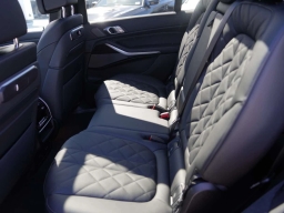 BMW X7 xDrive40i Sports Activity Vehicle 2026