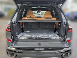 BMW X7 xDrive40i Sports Activity Vehicle 2026