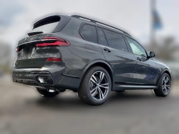 BMW X7 xDrive40i Sports Activity Vehicle 2026