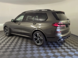 BMW X7 xDrive40i Sports Activity Vehicle 2026