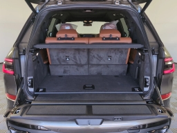 BMW X7 xDrive40i Sports Activity Vehicle 2026