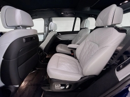 BMW X7 xDrive40i Sports Activity Vehicle 2026