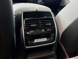 BMW X7 xDrive40i Sports Activity Vehicle 2026