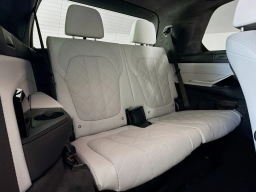 BMW X7 xDrive40i Sports Activity Vehicle 2026