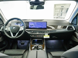 BMW X7 xDrive40i Sports Activity Vehicle 2026
