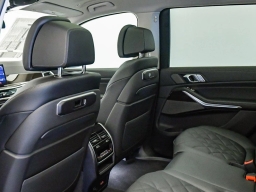 BMW X7 xDrive40i Sports Activity Vehicle 2026