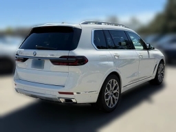 BMW X7 xDrive40i Sports Activity Vehicle 2026