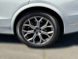 BMW X7 xDrive40i Sports Activity Vehicle 2026