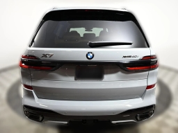 BMW X7 xDrive40i Sports Activity Vehicle 2026